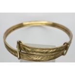 Victorian yellow metal infant bangle with chased decoration. P&P Group 1 (£14+VAT for the first