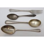Victorian and later hallmarked silver spoons and fork, including a rattail example, combined 113g (