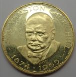 Hallmarked 18ct yellow gold medal coin, Sir Winston Churchill Victory medal, D: 30 mm, 15.4g. P&P
