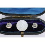 Silver and mother of pearl collar studs, boxed. UK P&P Group 1 (£16+VAT for the first lot and £2+VAT