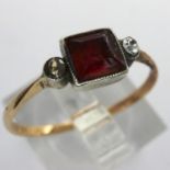 9ct gold trilogy ring set with garnet and cubic zirconia, size Q, 1.2g. UK P&P Group 0 (£6+VAT for