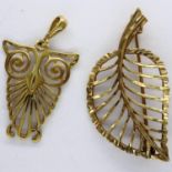 9ct gold pierced leaf form brooch and a 9ct gold pierced owl form pendant, largest H: 39 mm,