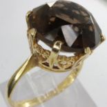 9ct gold ring set with a large smokey quartz, size L, 2.9g. UK P&P Group 0 (£6+VAT for the first lot