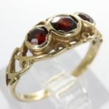 9ct gold garnet set trilogy ring, size K/L, 1.4g. UK P&P Group 0 (£6+VAT for the first lot and £1+