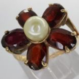 10ct gold cluster ring set with garnet and seed pearl, size M/N, 3.7g. UK P&P Group 0 (£6+VAT for