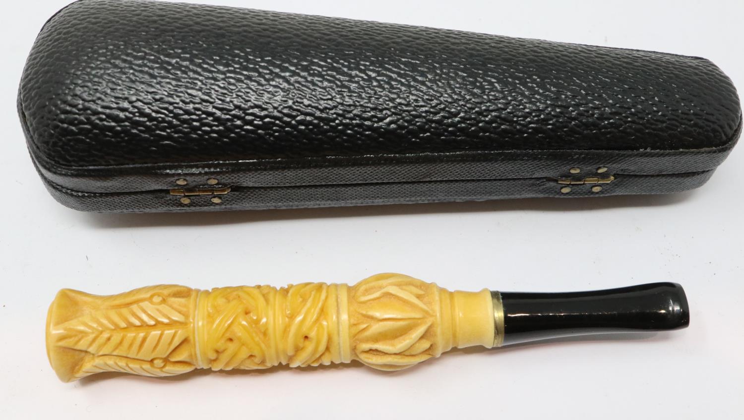 Carved Meerschaum handled cheroot holder, cased. UK P&P Group 1 (£16+VAT for the first lot and £2+ - Image 2 of 2