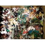 Box of zoo and farm animals including Britains. UK P&P Group 2 (£20+VAT for the first lot and £4+VAT
