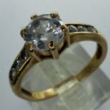 9ct gold ring set with cubic zirconia, size M, 2.2g. UK P&P Group 0 (£6+VAT for the first lot and £