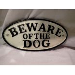 Cast iron beware of dog sign, W: 15 cm. UK P&P Group 1 (£16+VAT for the first lot and £2+VAT for