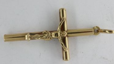 9ct gold crucifix pendant, H: 45 mm, 2.3g. UK P&P Group 1 (£16+VAT for the first lot and £2+VAT