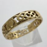 9ct gold pierced ring, size Q, 2.2g. UK P&P Group 1 (£16+VAT for the first lot and £2+VAT for