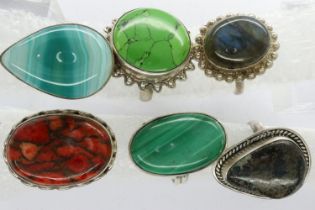 Six 925 silver rings set with agate, mixed sizes. UK P&P Group 1 (£16+VAT for the first lot and £2+