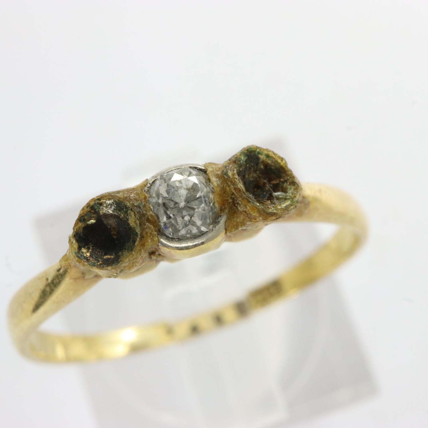 18ct gold trilogy ring set with diamond, lacking two stones, size L/M, 1.6g. UK P&P Group 1 (£16+VAT