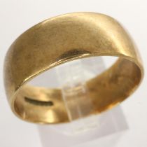 9ct gold wedding band, size U/V, 5.5g. UK P&P Group 1 (£16+VAT for the first lot and £2+VAT for