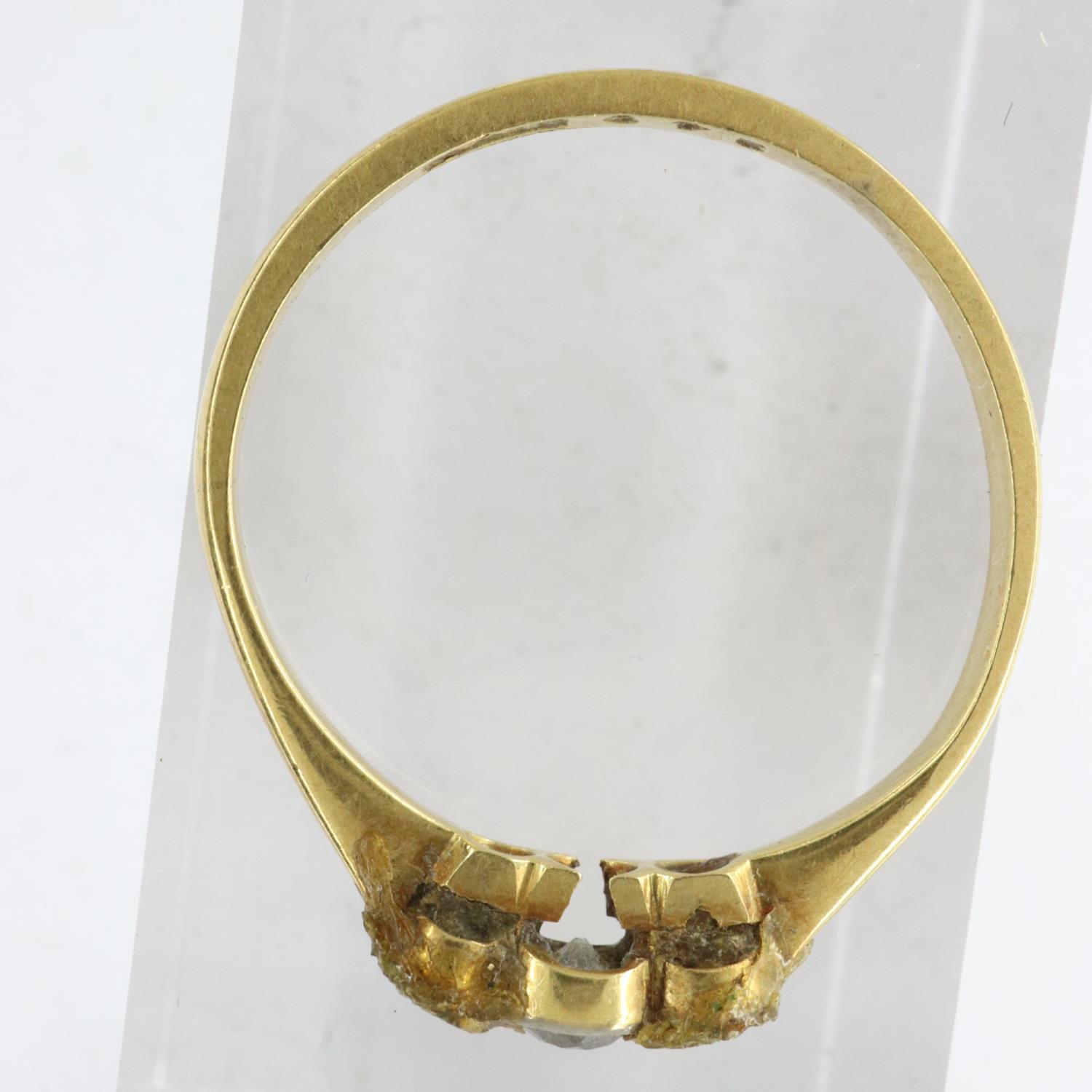 18ct gold trilogy ring set with diamond, lacking two stones, size L/M, 1.6g. UK P&P Group 1 (£16+VAT - Image 2 of 3