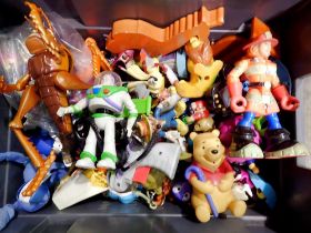 Quantity of mixed toy figurines. UK P&P Group 3 (£30+VAT for the first lot and £8+VAT for subsequent