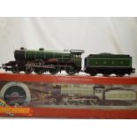 OO scale Hornby R053 class B17, Manchester United 2862, LNER Green, in very good condition, damage
