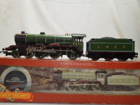 OO scale Hornby R053 class B17, Manchester United 2862, LNER Green, in very good condition, damage