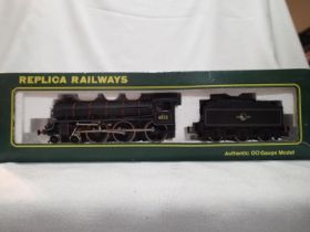 OO scale Bachmann 61132, Black, Late Crest in very good to excellent condition, in replica railways,