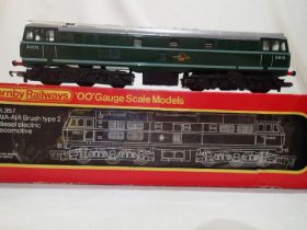 OO scale Hornby R357, brush type 2, AIA-AIA diesel, D5572, Green Late Crest, in excellent condition,