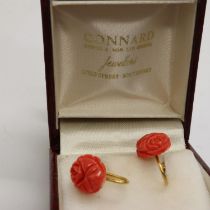 Pair of 9ct gold screw earrings set with floral shaped coral, D: 15 mm, 2.0g. UK P&P Group 1 (£16+