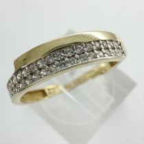 9ct gold ring set with cubic zirconia, size M, 1.5g. UK P&P Group 0 (£6+VAT for the first lot and £