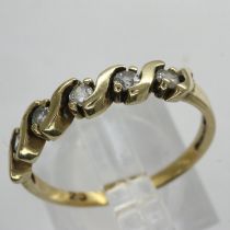 9ct gold ring set with cubic zirconia, size L, 1.4g. UK P&P Group 0 (£6+VAT for the first lot and £