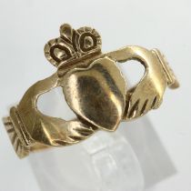 9ct gold Claddagh ring, size K, 1.7g. UK P&P Group 0 (£6+VAT for the first lot and £1+VAT for