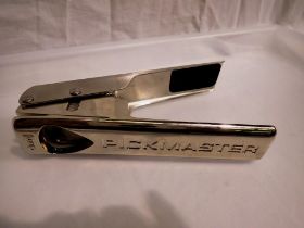 Pickmaster plectrum maker. UK P&P Group 1 (£16+VAT for the first lot and £2+VAT for subsequent lots)