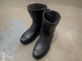 J&S motorcycle boots size 10. Not available for in-house P&P.