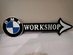 Cast iron BMW workshop arrow, W: 40 cm, UK P&P Group 1 (£16+VAT for the first lot and £2+VAT for