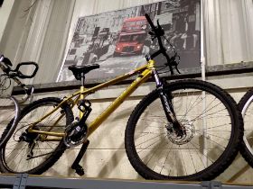 Muddyfox Oblivion mountain bike, 21 speed. Not available for in-house P&P