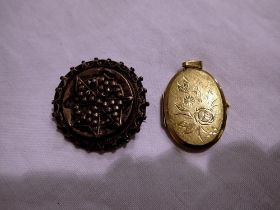Hallmarked silver brooch and a 14ct rolled gold locket pendant. UK P&P Group 1 (£16+VAT for the