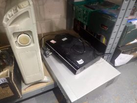 Samsung DVD recorder/VCR and a Toshiba DVD player. Not available for in-house P&P