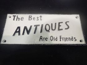 Cast iron 'The Best Antiques Are Old Friends' sign 25cmw. UK P&P Group 1 (£16+VAT for the first