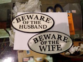 Cast iron Beware of the Husband and Wife sign, W: 30 cm. UK P&P Group 1 (£16+VAT for the first lot