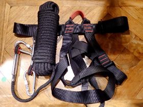 New safety harness with climbing rope 15 metres x 10 m thick. UK P&P Group 1 (£16+VAT for the