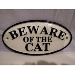 Cast iron Beware of Cat sign, W: 15 cm. UK P&P Group 1 (£16+VAT for the first lot and £2+VAT for