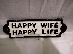 Cast iron Happy Wife Happy Life plaque, W: 12 cm. UK P&P Group 1 (£16+VAT for the first lot and £2+