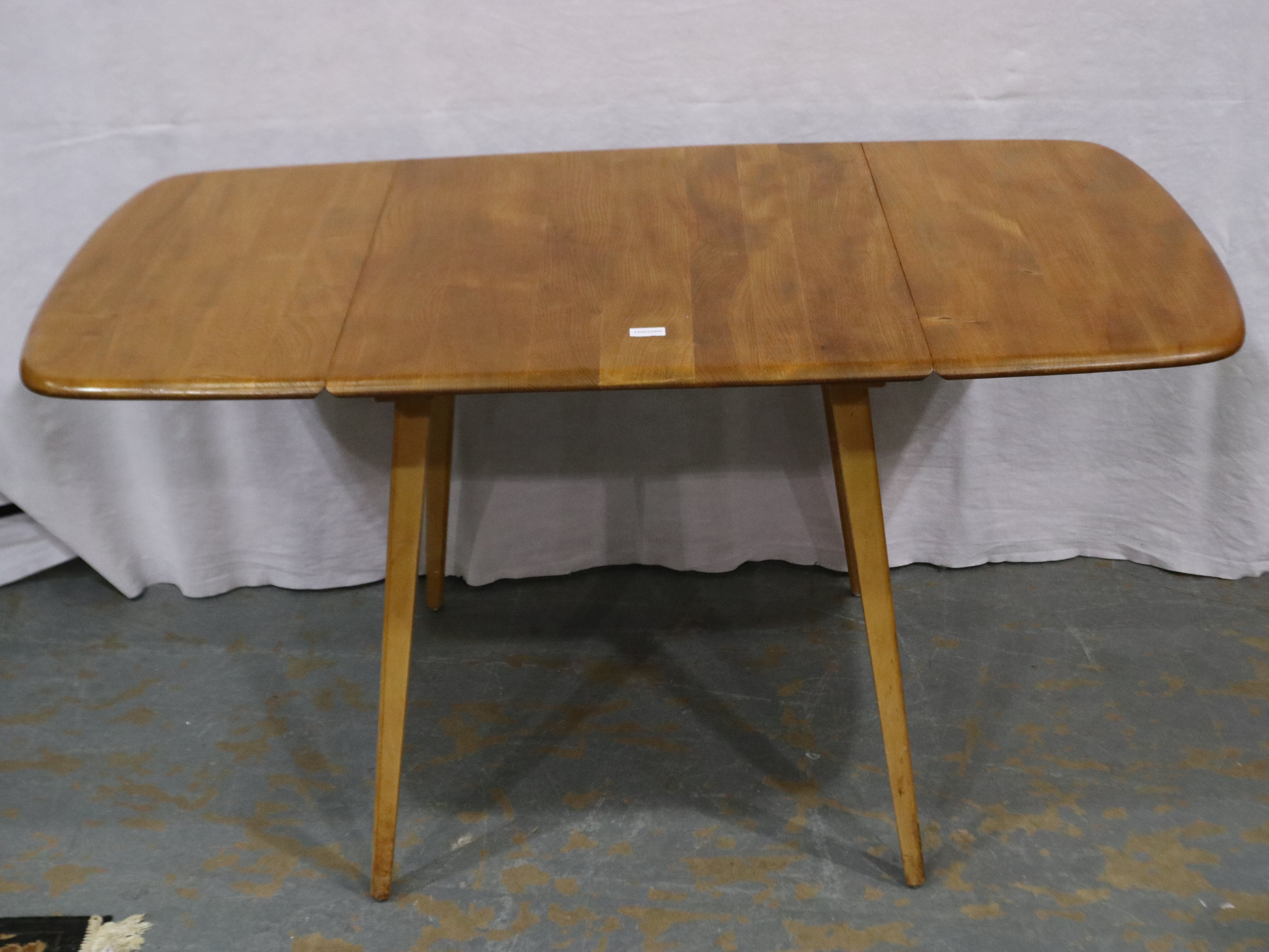 Ercol: an elm drop leaf dining table in the Goldsmith design, 137 x 75 x 71 cm H. Not available