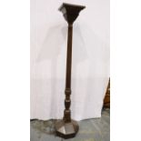 19th century walnut torchere with reeded column and octagonal base, H: 151 cm, no visible damages.