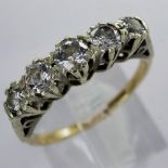 9ct gold ring set with cubic zirconia, size L/M. UK P&P Group 1 (£16+VAT for the first lot and £2+