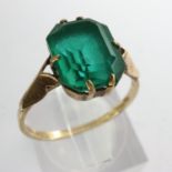9ct gold ring set with green tourmaline, size M/N, 1.9g. UK P&P Group 1 (£16+VAT for the first lot