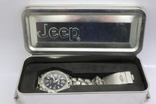 JEEP: gents wristwatch with date aperture on a stainless steel bracelet, working at lotting,