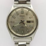 SEIKO 5 DX AUTOMATIC: gents wristwatch with day and date aperture on a stainless steel bracelet,