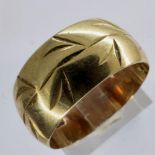 Heavy gauge 9ct gold wedding band, size M/N, 4.7g. UK P&P Group 1 (£16+VAT for the first lot and £