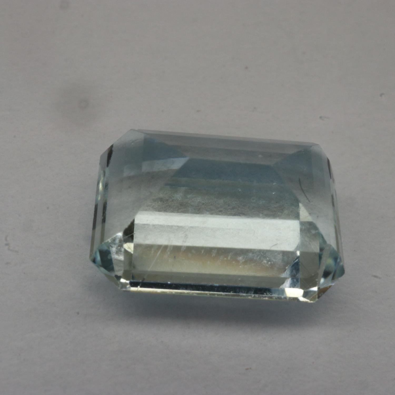 Natural emerald cut loose aquamarine stone: 1.73ct. UK P&P Group 1 (£16+VAT for the first lot and £ - Bild 2 aus 2