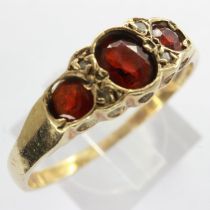 9ct gold ring set with garnets and diamonds, size T, 1.9g. UK P&P Group 0 (£6+VAT for the first