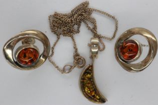 925 silver and Baltic amber necklace and earrings, chain L: 42 cm. UK P&P Group 1 (£16+VAT for the