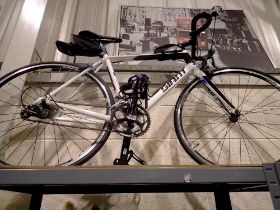 Giant Compact 4 mens road bike, 16 speed, 20" frame. Not available for in-house P&P